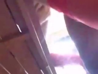Хтивий блондин з поголена пизда отримує сперма на її дупа відео