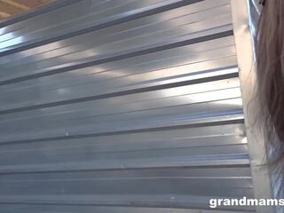 Illő nagyi keres mert friss kakasok -ban nyilvános nál nél grandmams: vadmacska leszopás x névleges videó