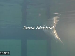Nóng lớn step-sister anna siskina với to ngực trong các bơi