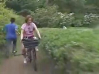 Jepang damsel masturbated while nunggang a specially modified xxx film bike!