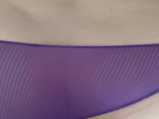 Fanny prdec in šeškanje v purple hlačke